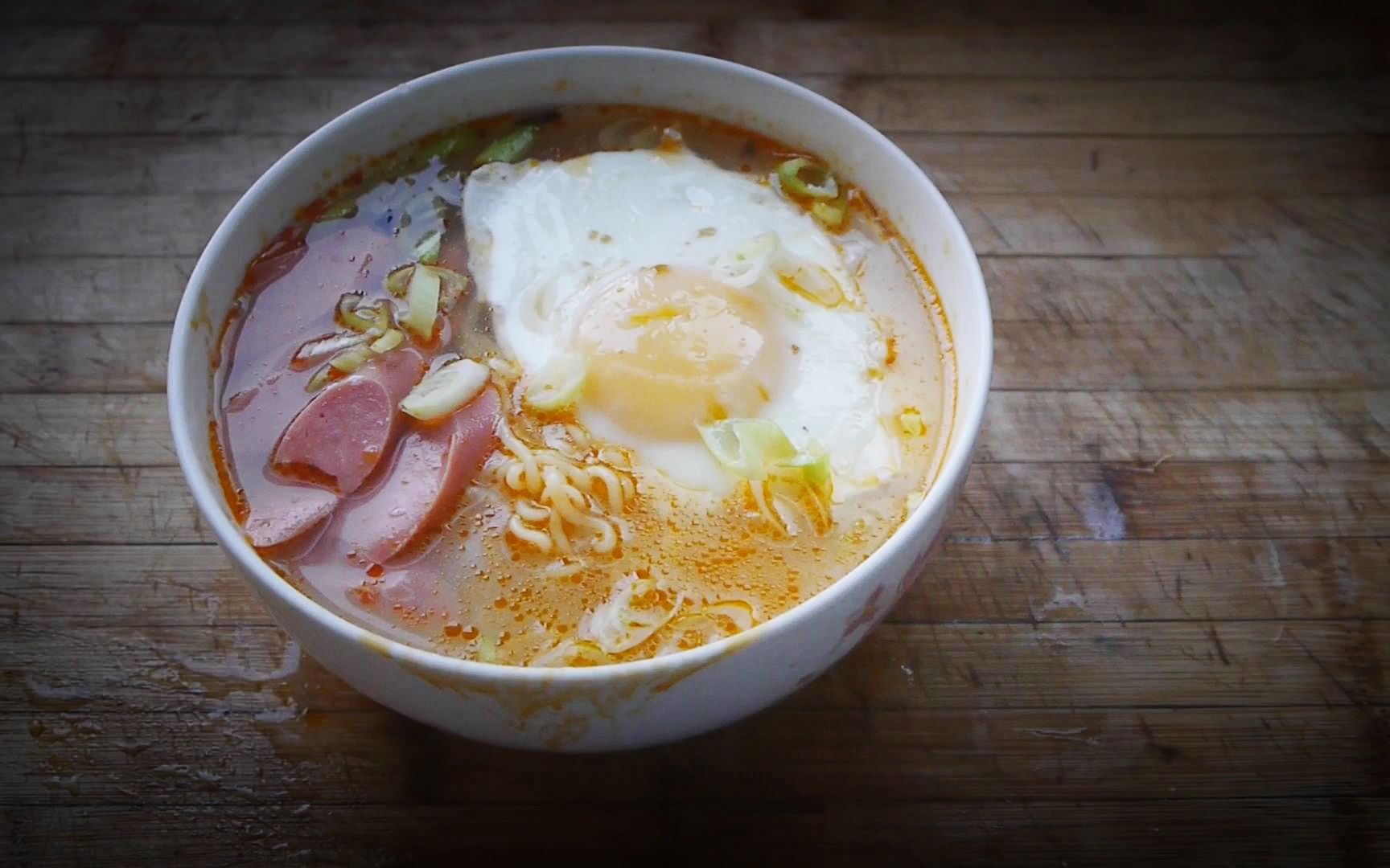 天热就来一碗方便面凉面