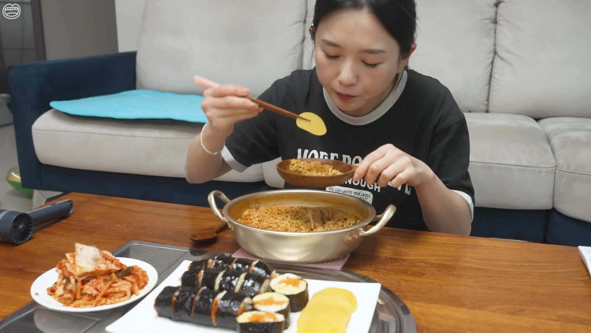 癌婶吃泡面紫菜包饭