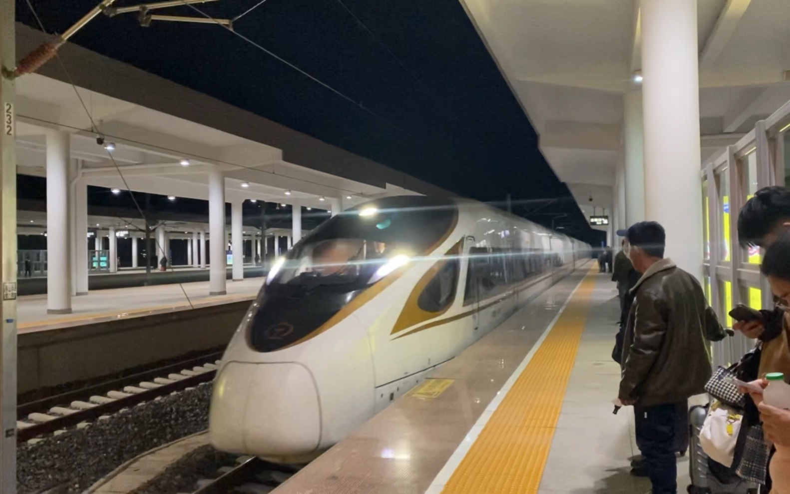 【水】cr400bf-g-3108重联3114担当g7856次进承德南站