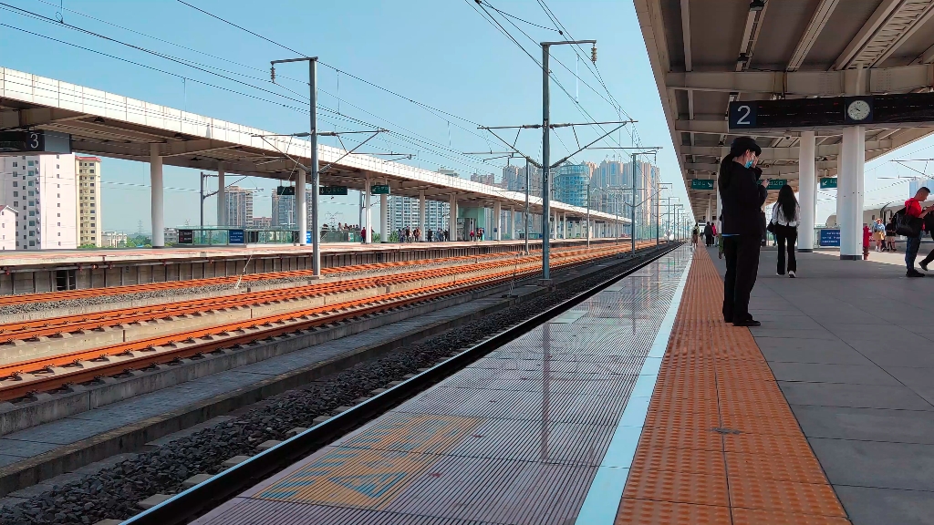 crh380d-1568 crh380d-1569重连担当的g2191次列车达速通过眉山东站