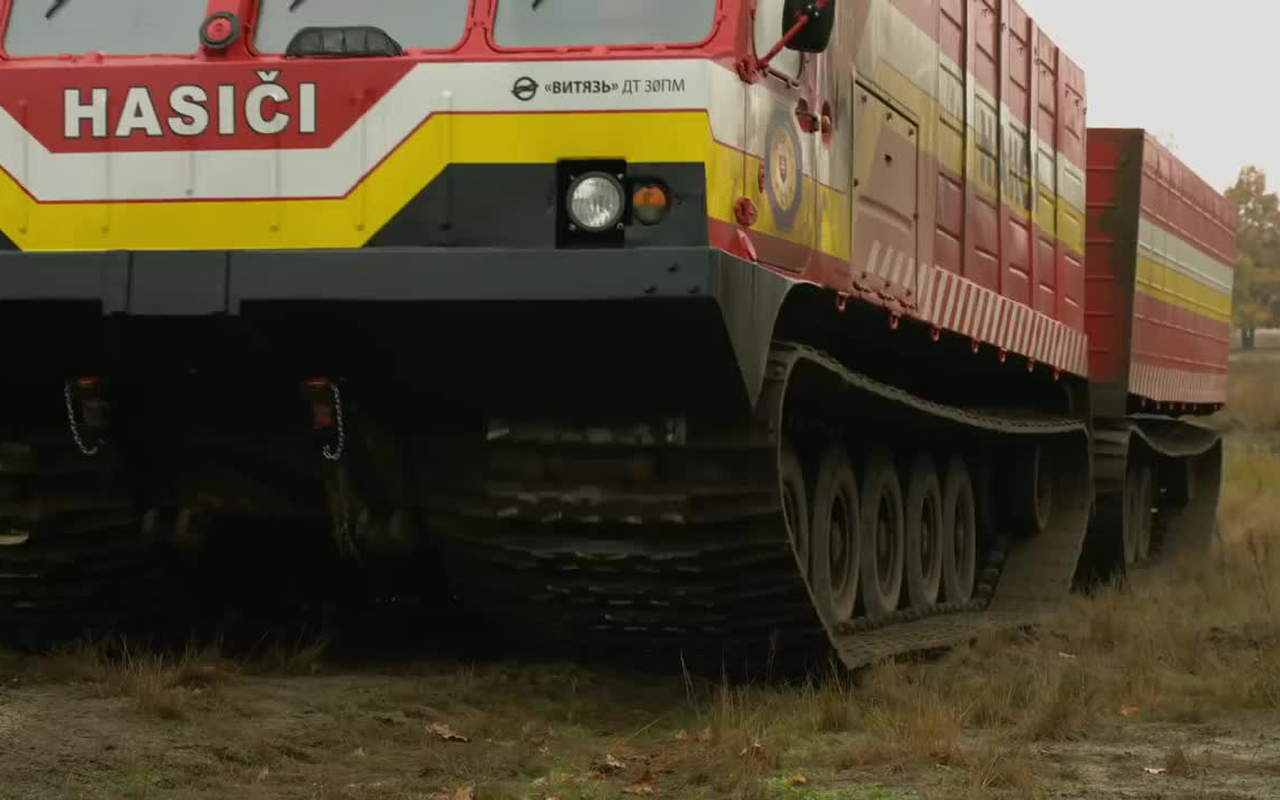 俄罗斯dt30pm骑士铰接式履带全地形运输车