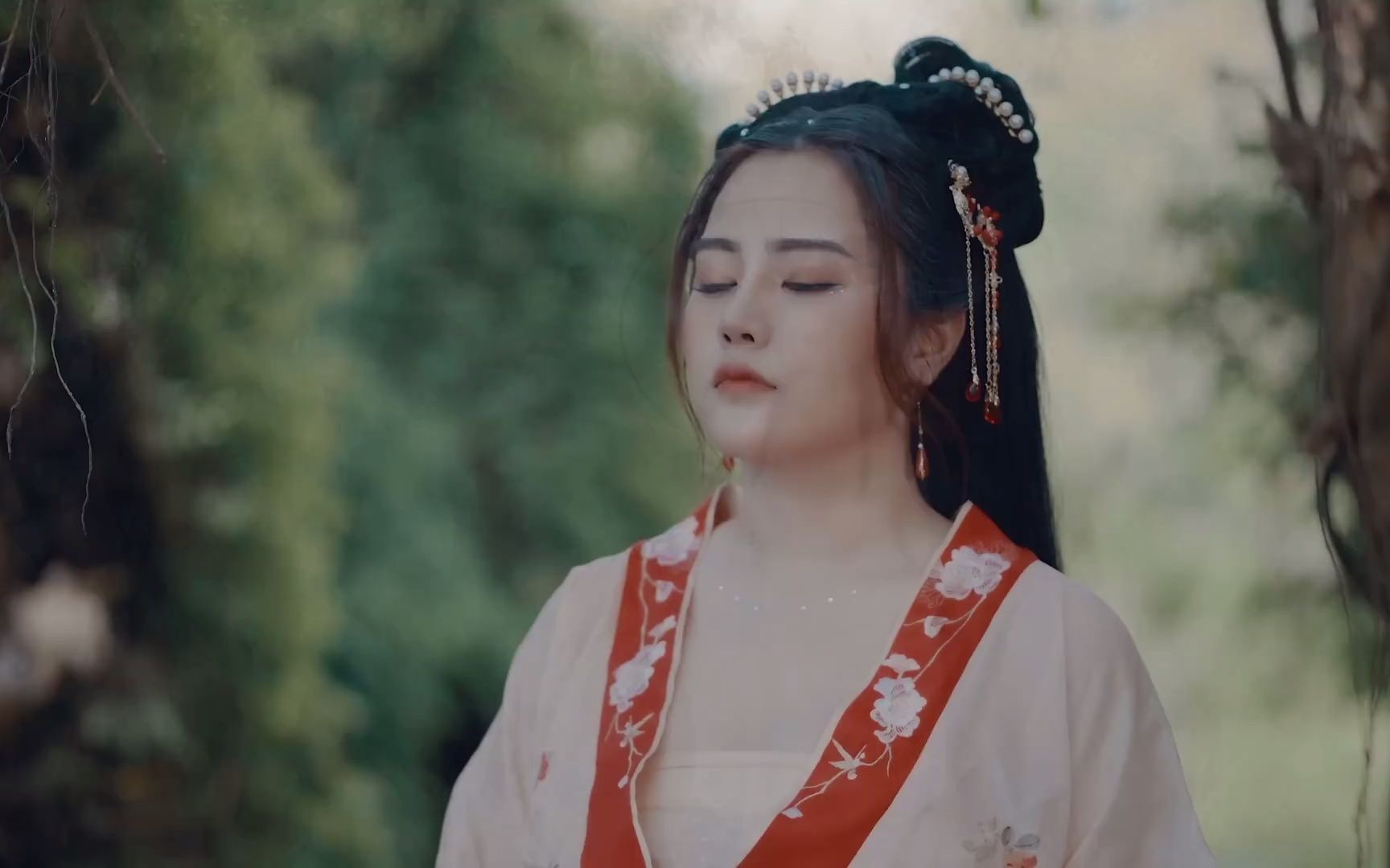 [图]LỆ VƯƠNG TÌNH SẦU - NGÂN NGÂN x GIA HUY - VIDEO OFFICIAL