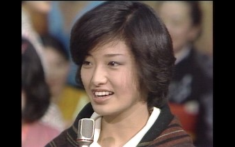 [图]【百惠现场演唱《血的锁链》主题曲】山口百恵 赤い絆 in The Best Ten 1978年