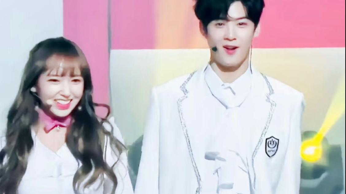 年末舞台程潇和车银优一起当c位,一起表演的有六个组合的人!