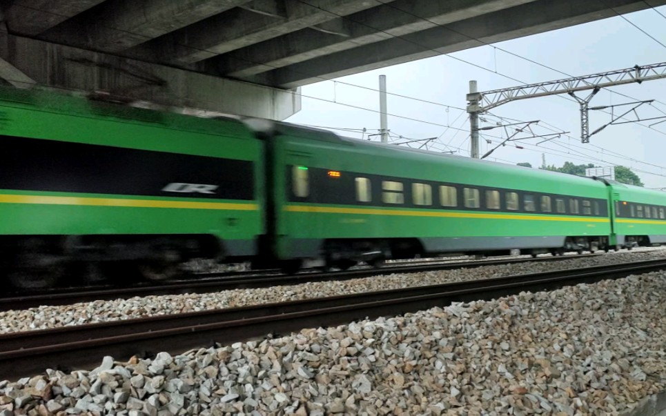 (广深线)库存 d727达速通过平湖