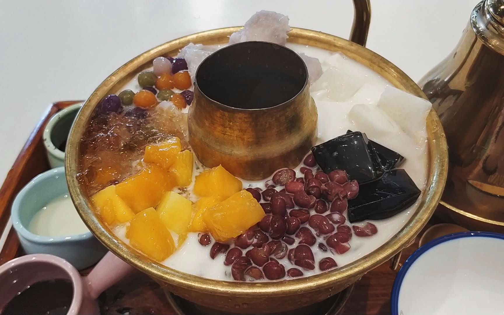 活动作品最近火爆街头的网红甜品39元一份糖水捞火锅真有那么好吃