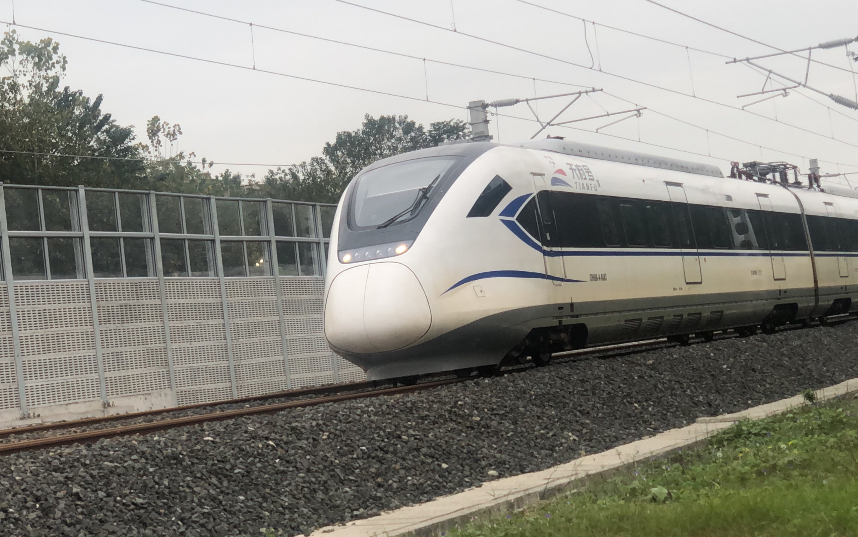 【中国铁路】成局crh6a-a-0454担当c3396次(雅安-成都东)通过成都西环