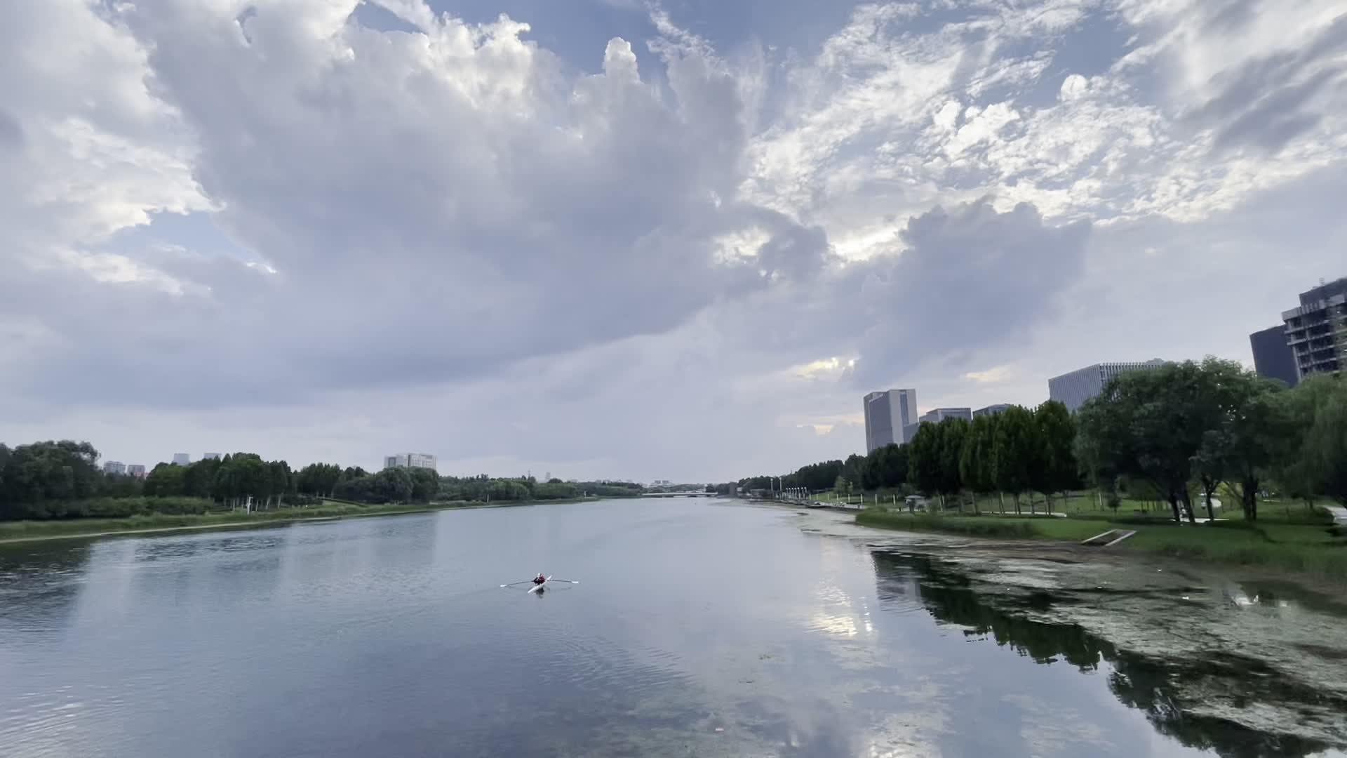 雨晴龙湖图片