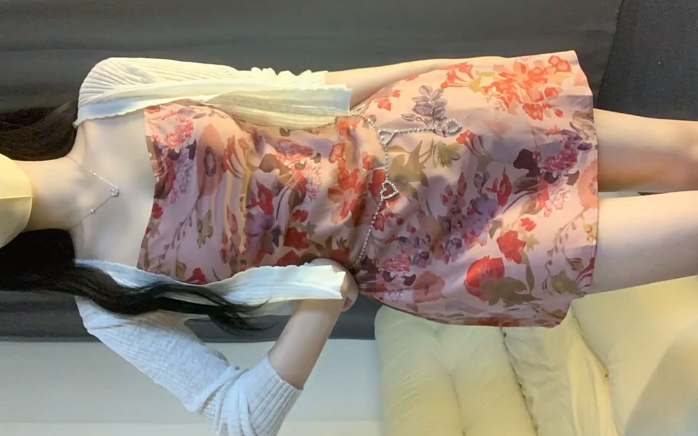 别人都是躺着睡觉我不一样我连被子都是卷起来的