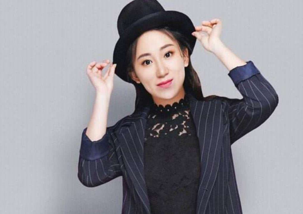 二人转演员丫蛋离婚后外貌大变,美到不输范冰冰,给人感觉太惊艳