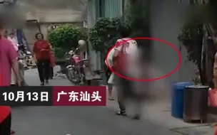 Скачать видео: 广东：男子街头杀人后，还用脚猛踹头部，监控：可怕！