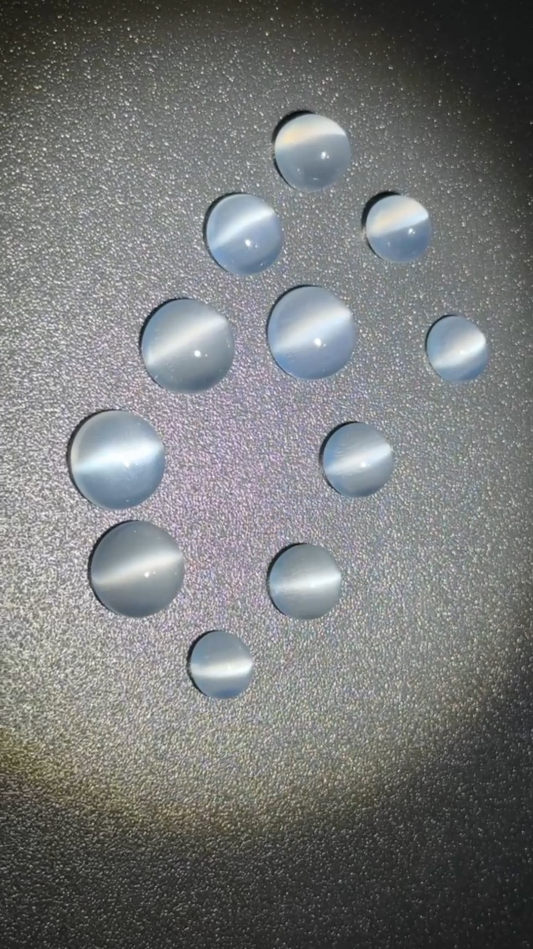 一批hin美的猫眼月光石,颗颗正圆,高拱,眼线笔直锋利[呲牙] 一颗90