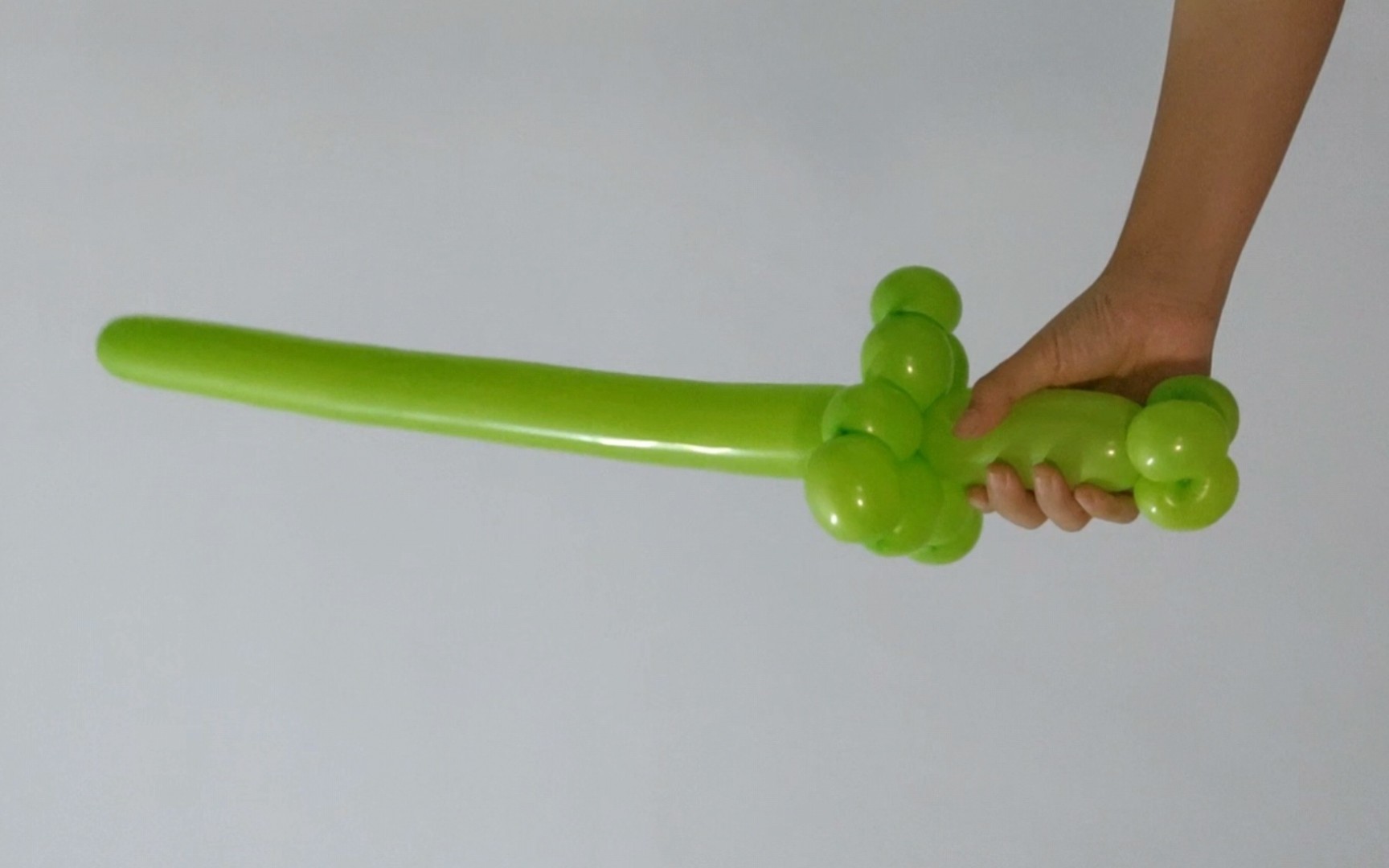 长条气球轻松制作!教你气球剑-西洋剑