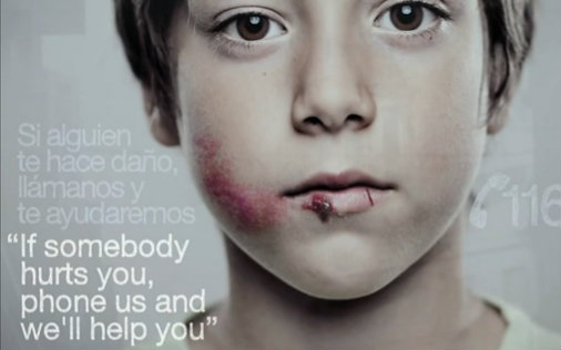 国外反虐童广告:父母看不到,只有孩子看得到