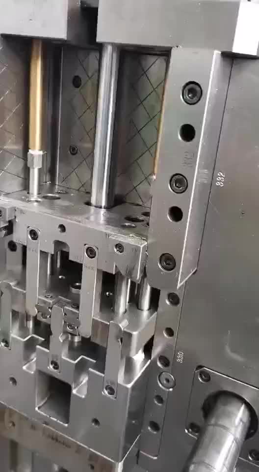 弯管抽芯的注塑模具真佩服设计者的头脑太厉害了