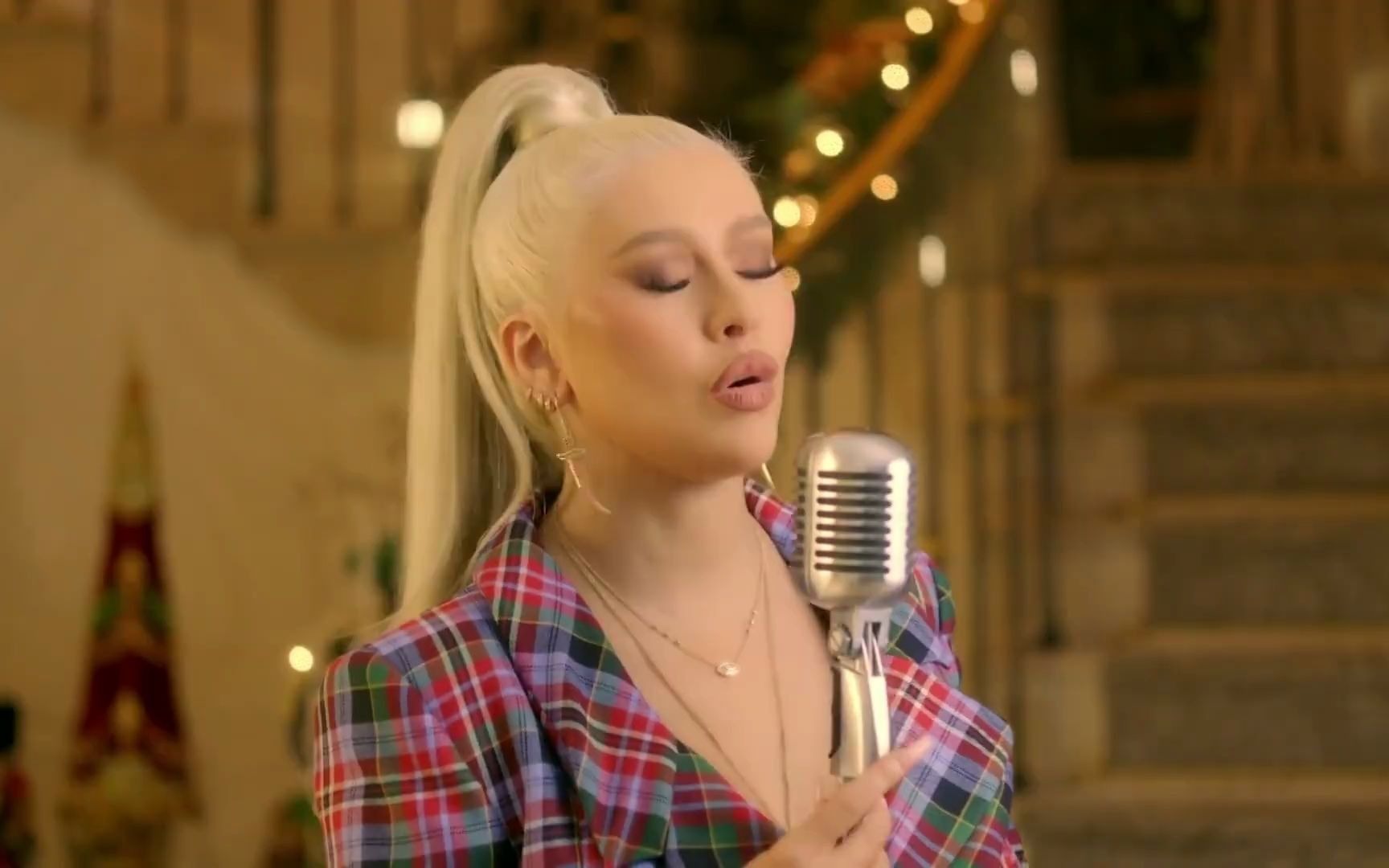 [图]【Christina Aguilera】《The Christmas Song》-CA妈现场版