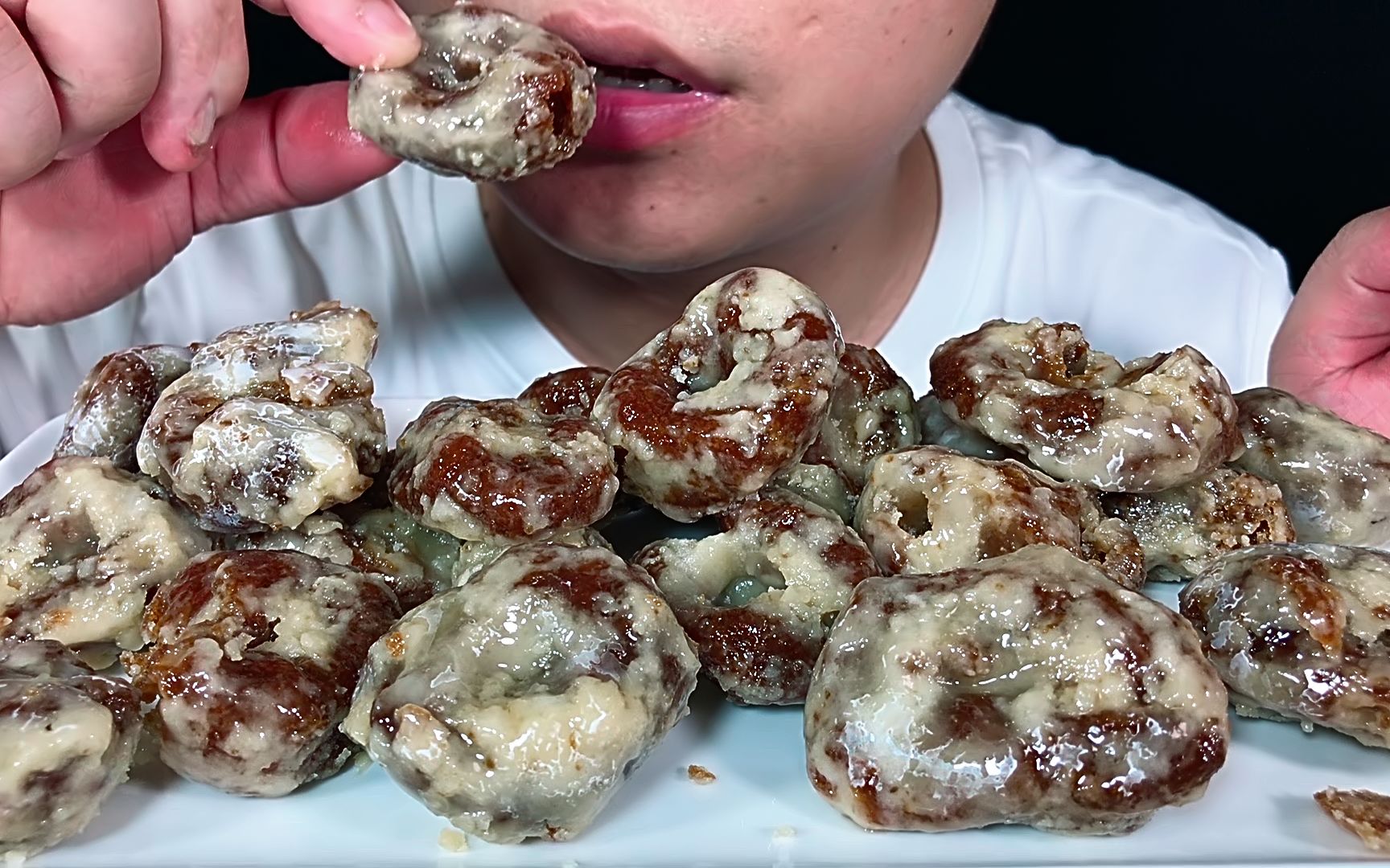 吃云南特产麻依馓子听云南特产麻依馓子的声音