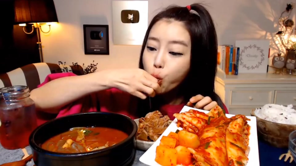 【韩国吃播】多萝西啃大排骨,再嗦一口宽粉,我饿了