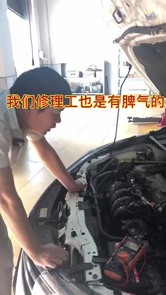 汽车贴膜防盗器都是修理工安的.发动机防盗?据某些牛人交代,这个发动机防盗在他面哔哩哔哩bilibili