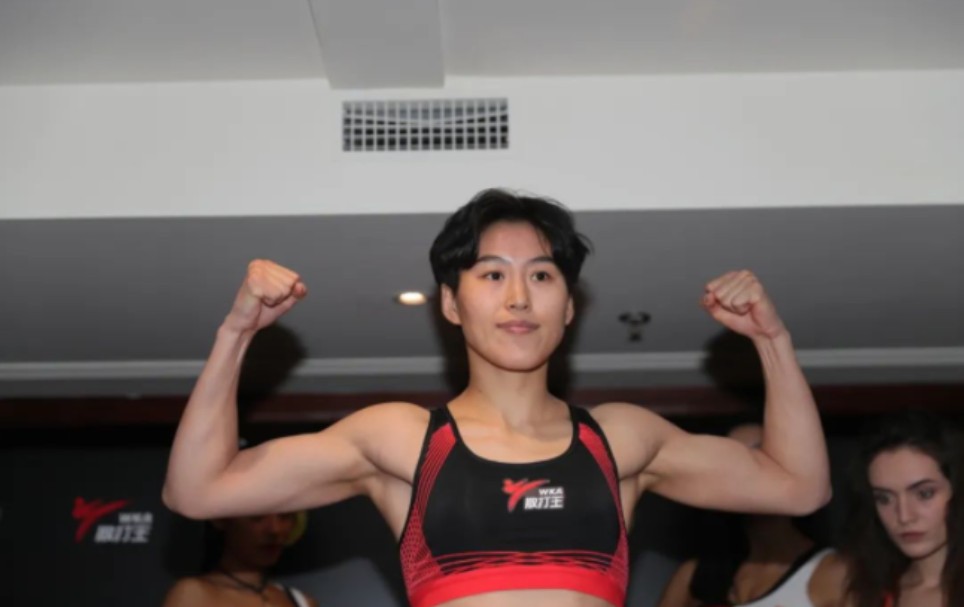 ufc精英之路称重对视环节结束马上开战