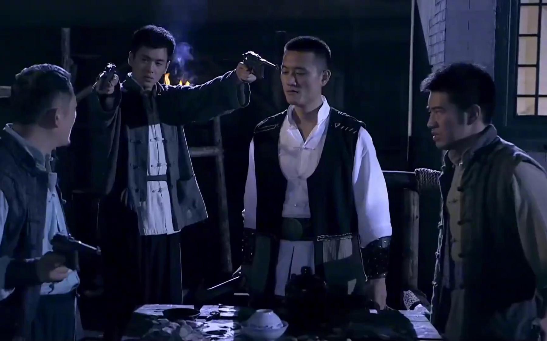 雪豹:大当家睡的正香,哪料老婆突然惊醒,大当家一看瞬间懵了