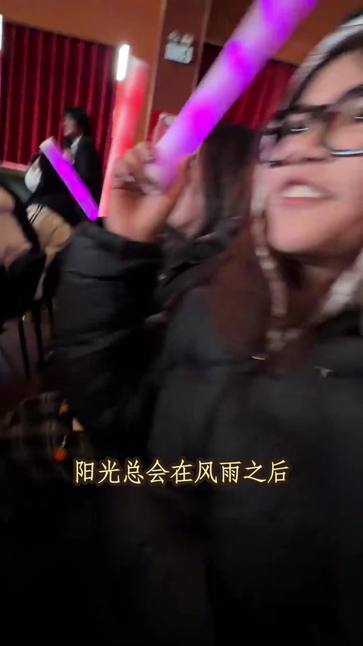 校园歌手大赛 男生演唱经典曲目《朋友的酒》 第一次清醒着听完这首歌！