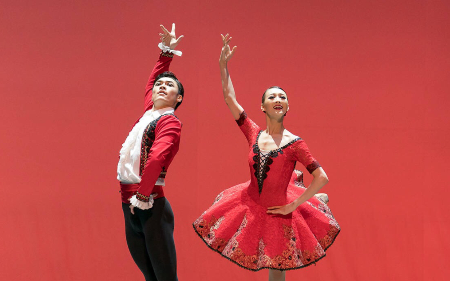 绝美芭蕾对比教学堂吉诃德婚礼大双人舞到底长什么样辽芭首席17年获奖