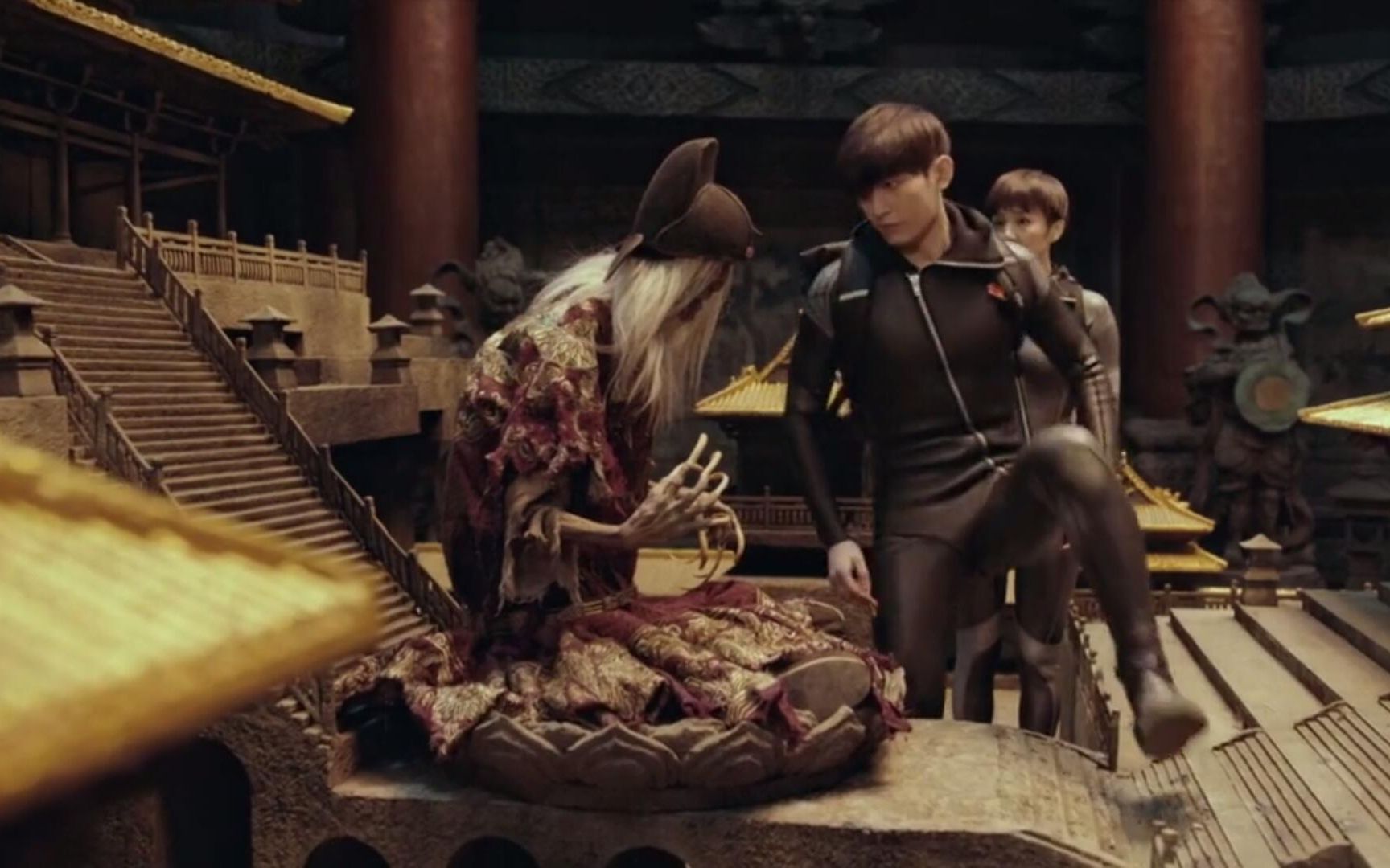 盗墓笔记云顶天宫出现一具干尸张起灵用金手指掐死了它后怕