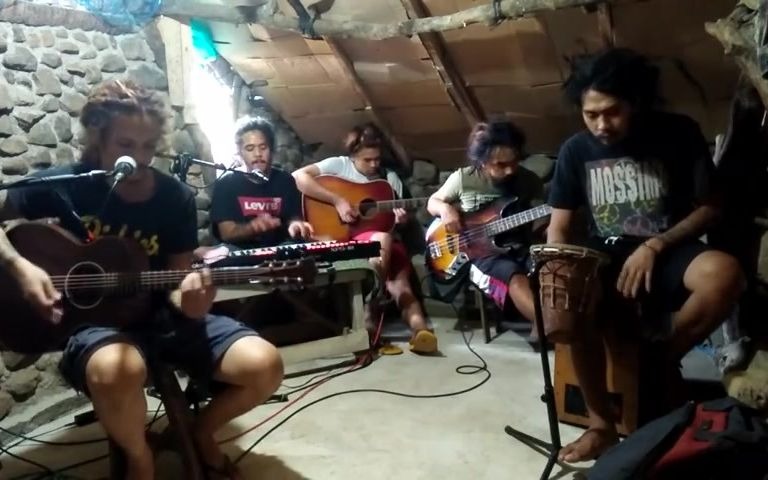 [图]No Woman No Cry By Bob Marley cover by THE FARMER BAND