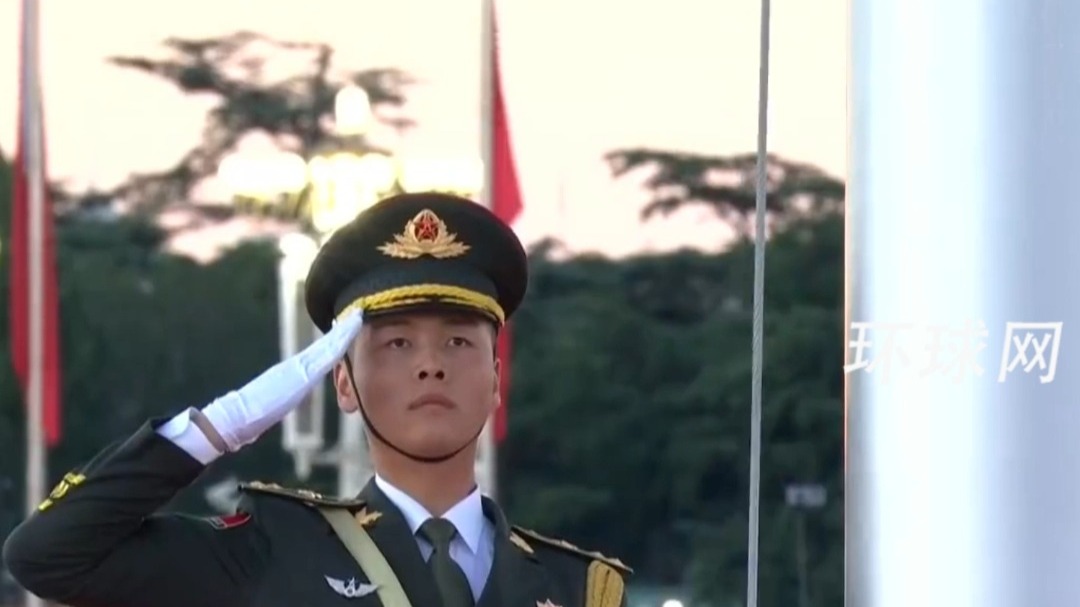 一起见证国庆升旗仪式，祝福伟大的祖国，繁荣昌盛，国泰民安