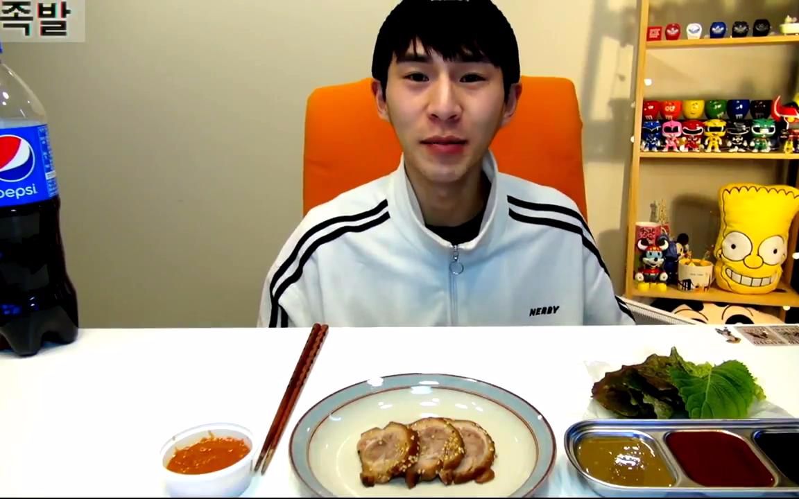 [奔驰小哥]韩国吃播大胃王奔驰哥吃3块猪蹄肉