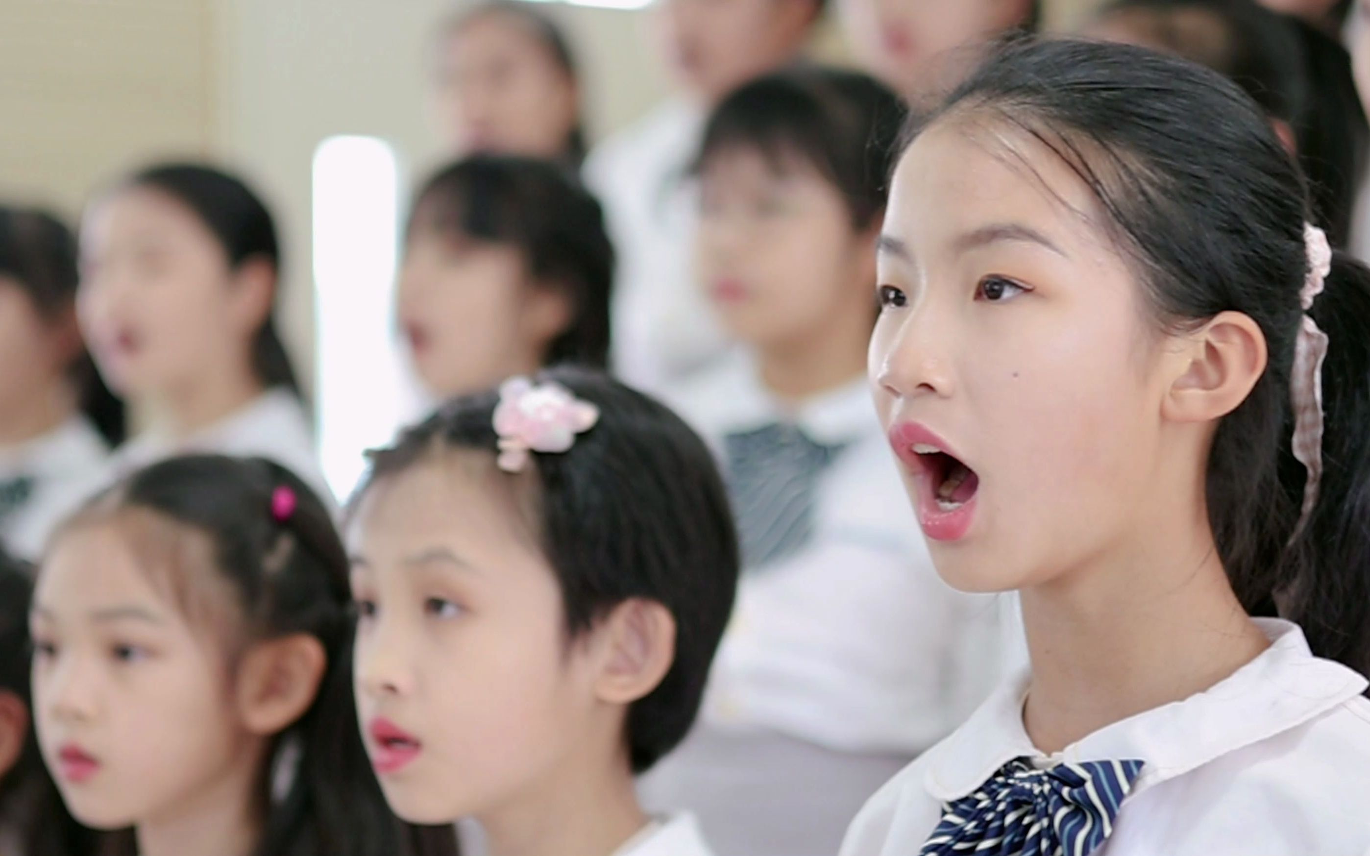 茵卓小学——童声合唱《萱草花》