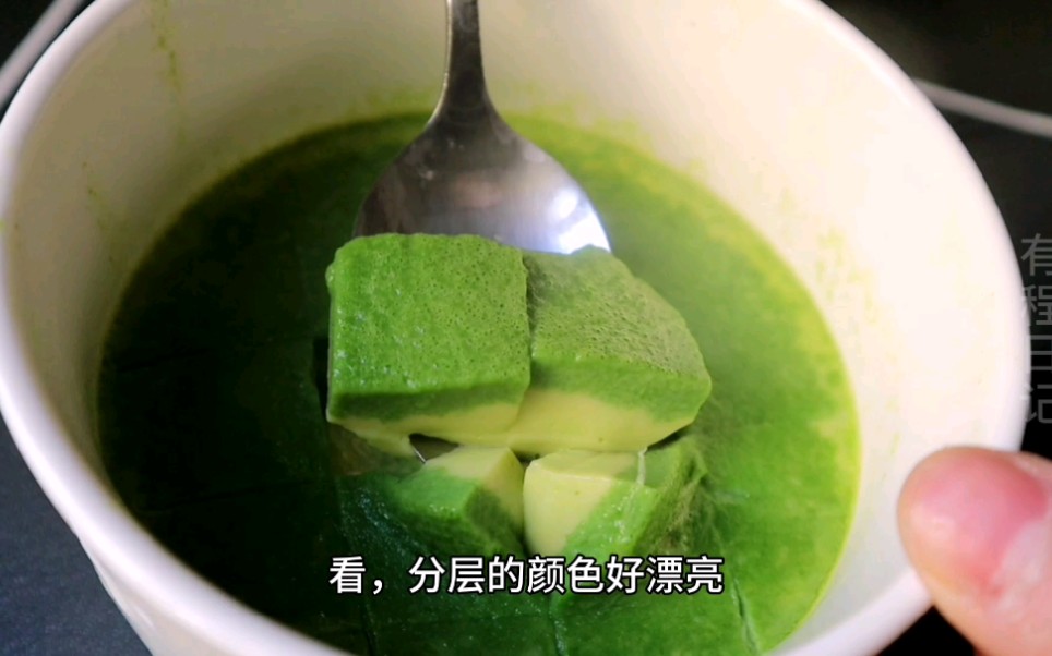 吃夠了白水蒸蛋試試補鐵的菠菜蒸蛋吧好看又營養