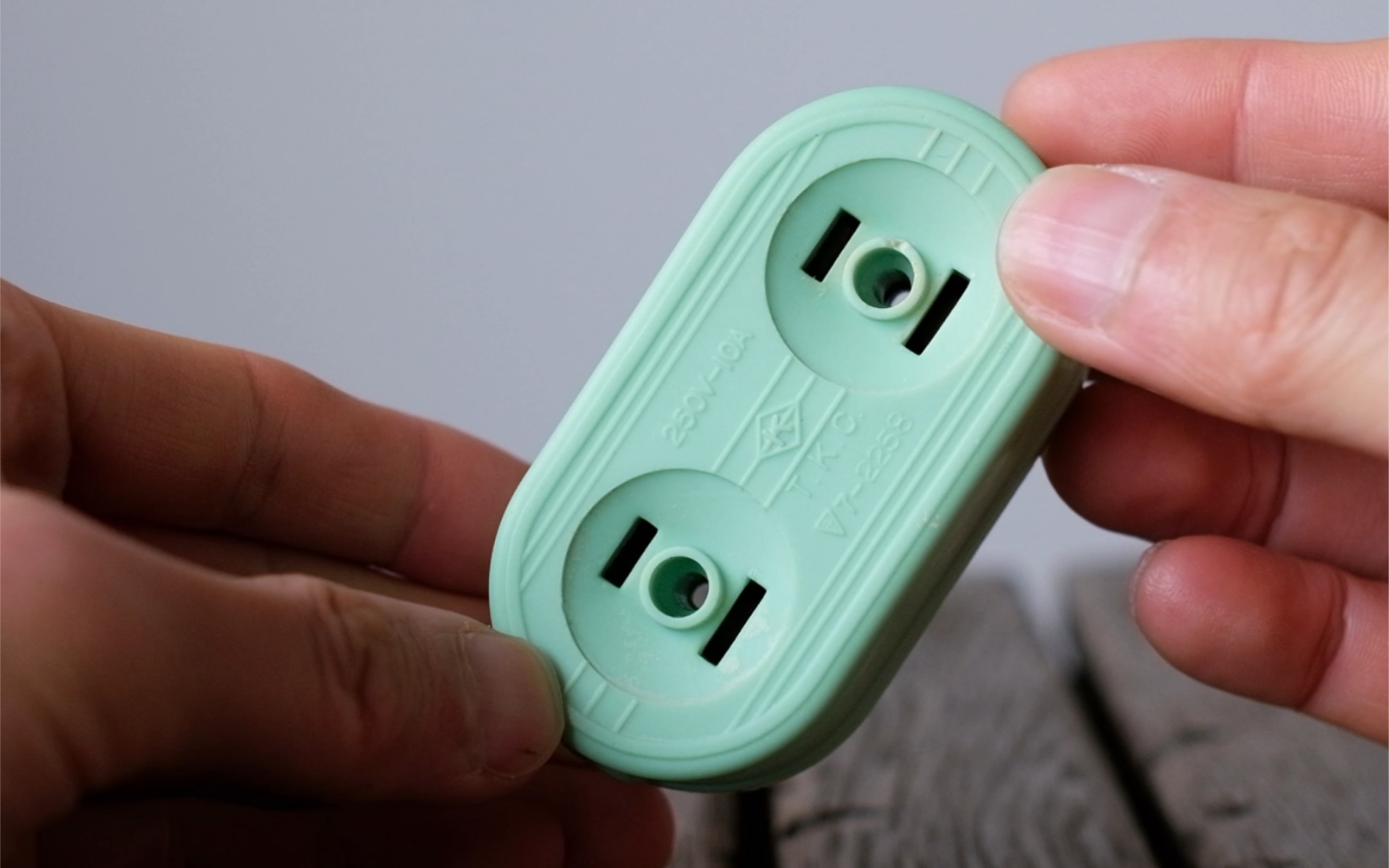 日本70年代老插座,熟悉这个颜色的暴露年龄了