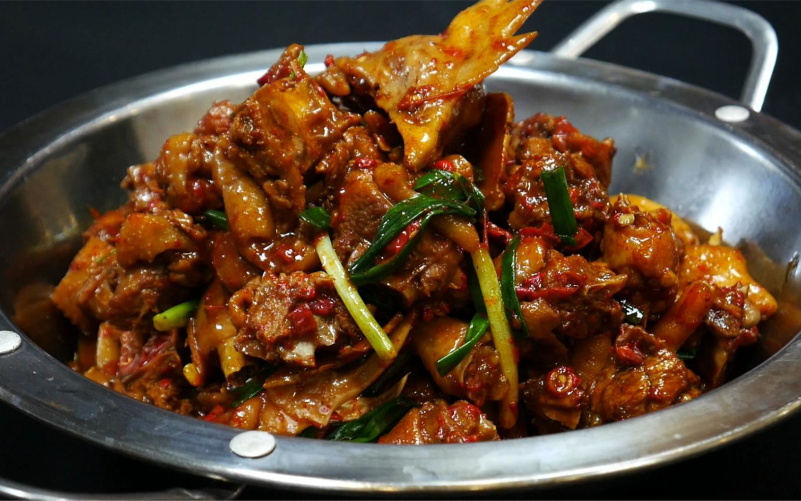 大厨教你湖南名菜"茶油炒土鸡"家常做法,香脆可口,下酒又下饭