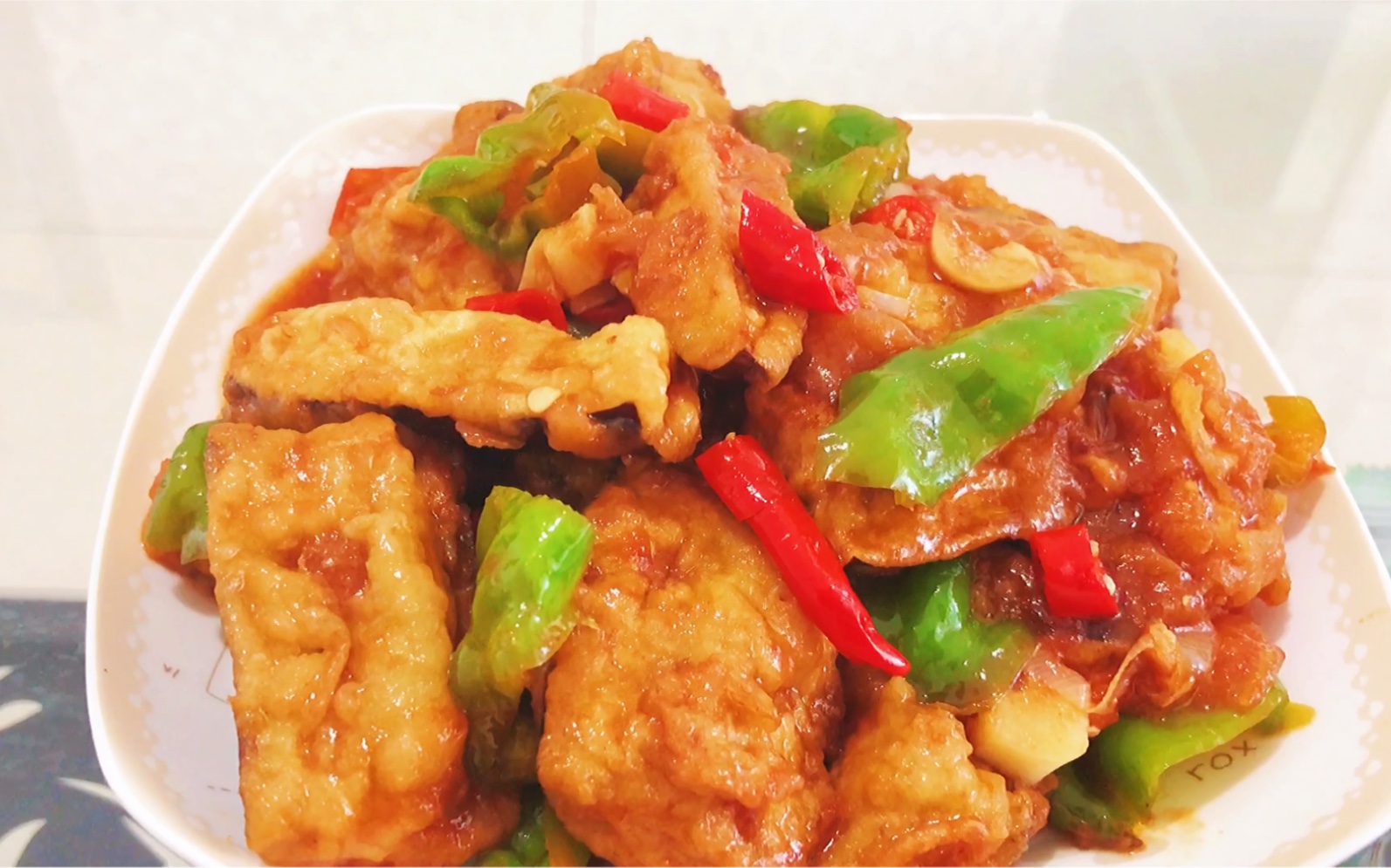 红烧茄子的做法简单易学,2个茄子加上鸡蛋,非常美味的下饭菜