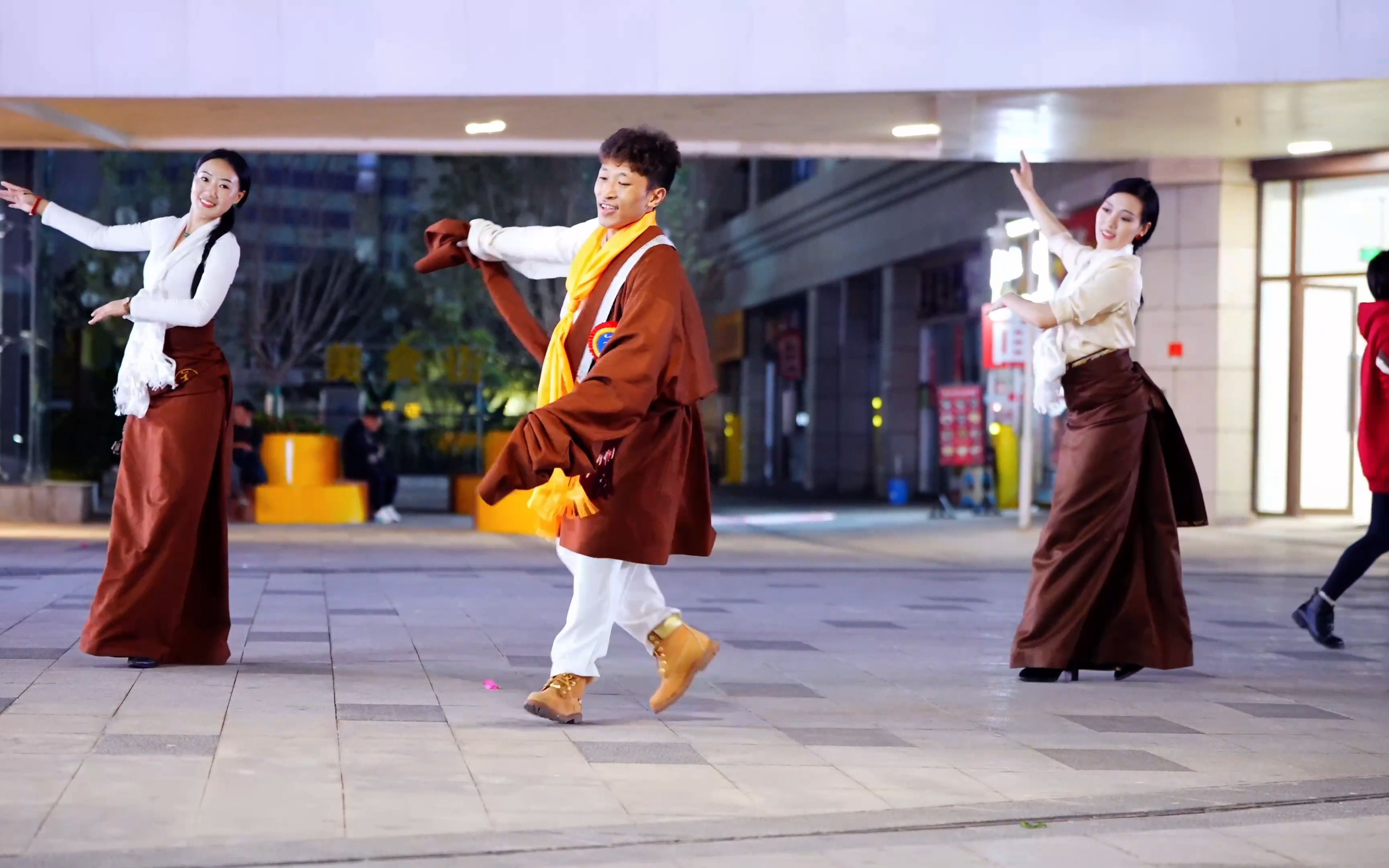 藏族锅庄舞,扎西,拥珍,卓玛初