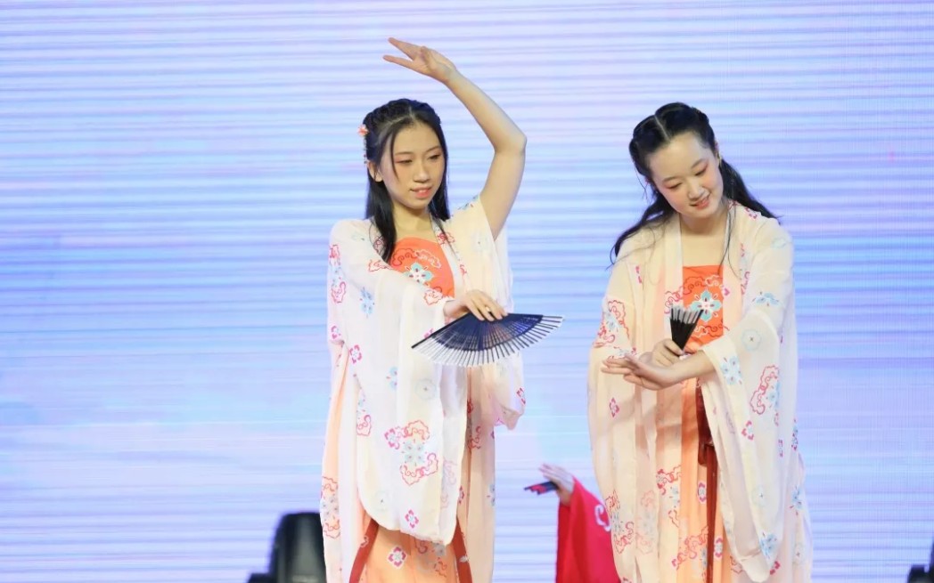 《游园惊梦》党妹自编舞 翻跳,古风美女ilil