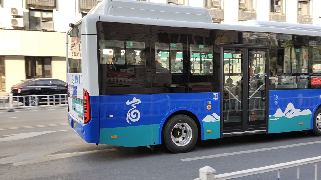 富阳公交的新车,12-9520 659to富阳客运西站