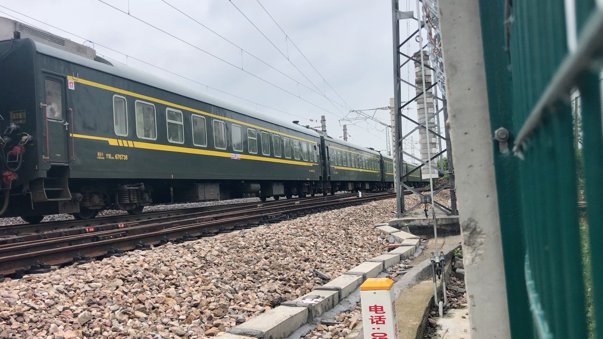 k511次列车通过金华站