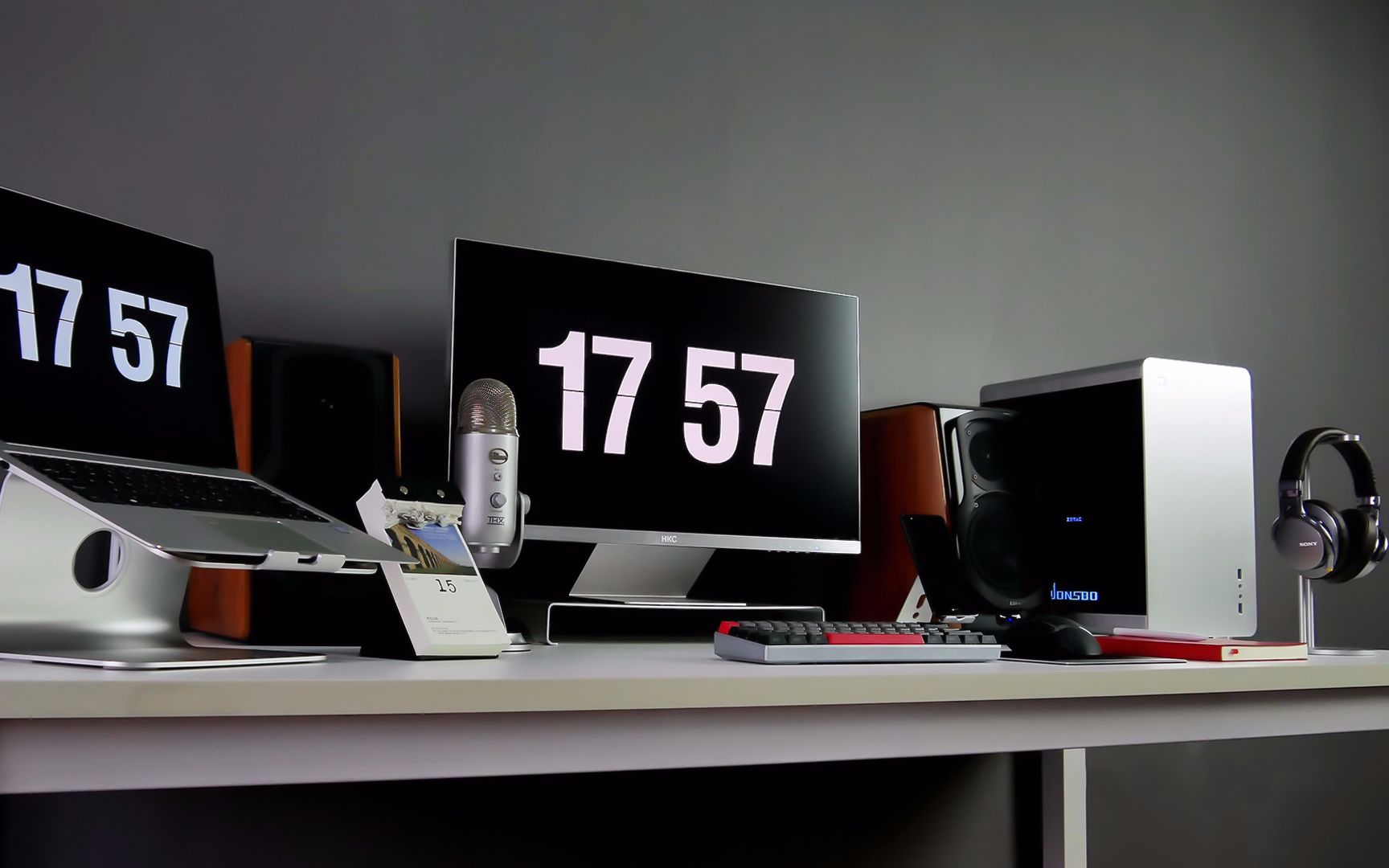 看伪极客如何打造高性价比科技桌面丨新科技出品