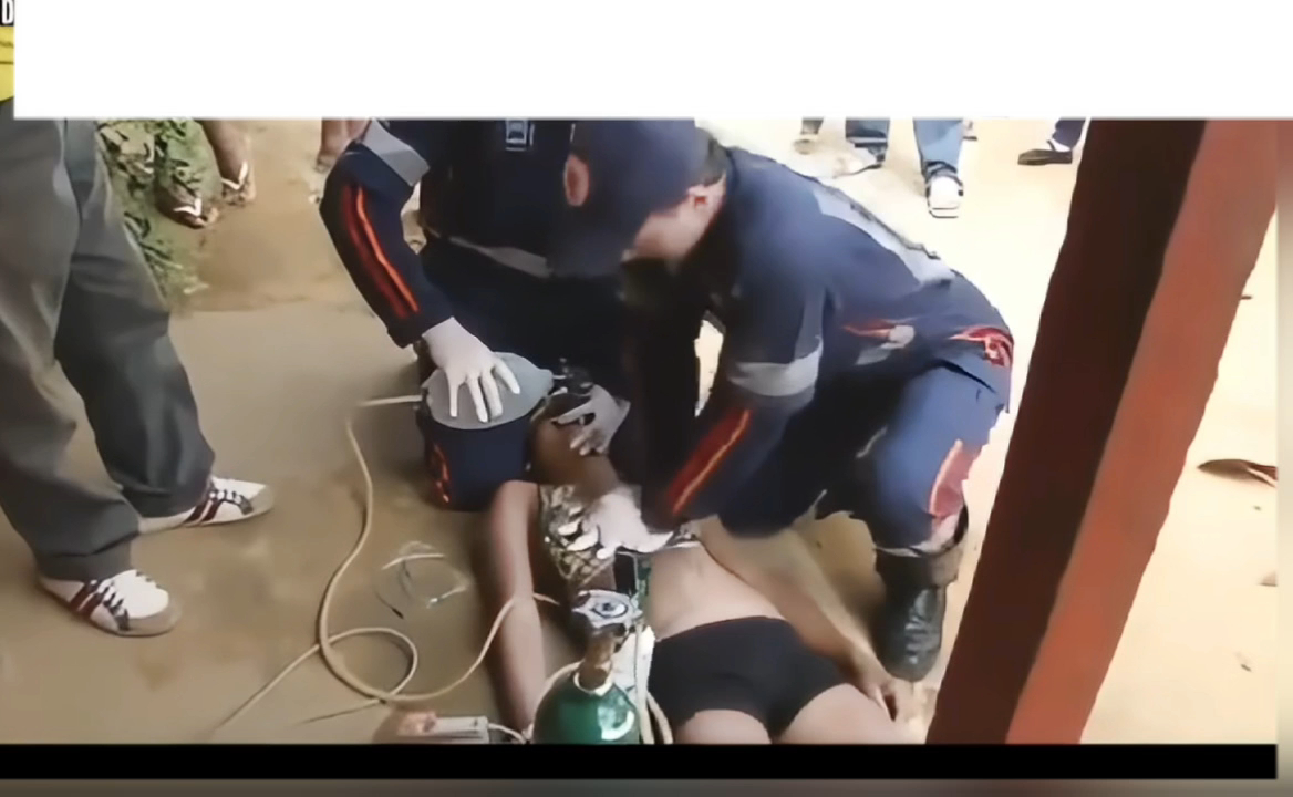 [图]【真实CPR】医生和好心人协助溺水女士恢复心脏功能