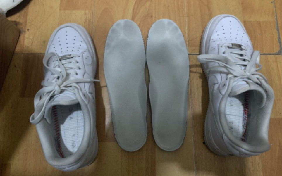 马上大四毕业姐姐的鞋子,鞋垫子拽出来给你们欣赏
