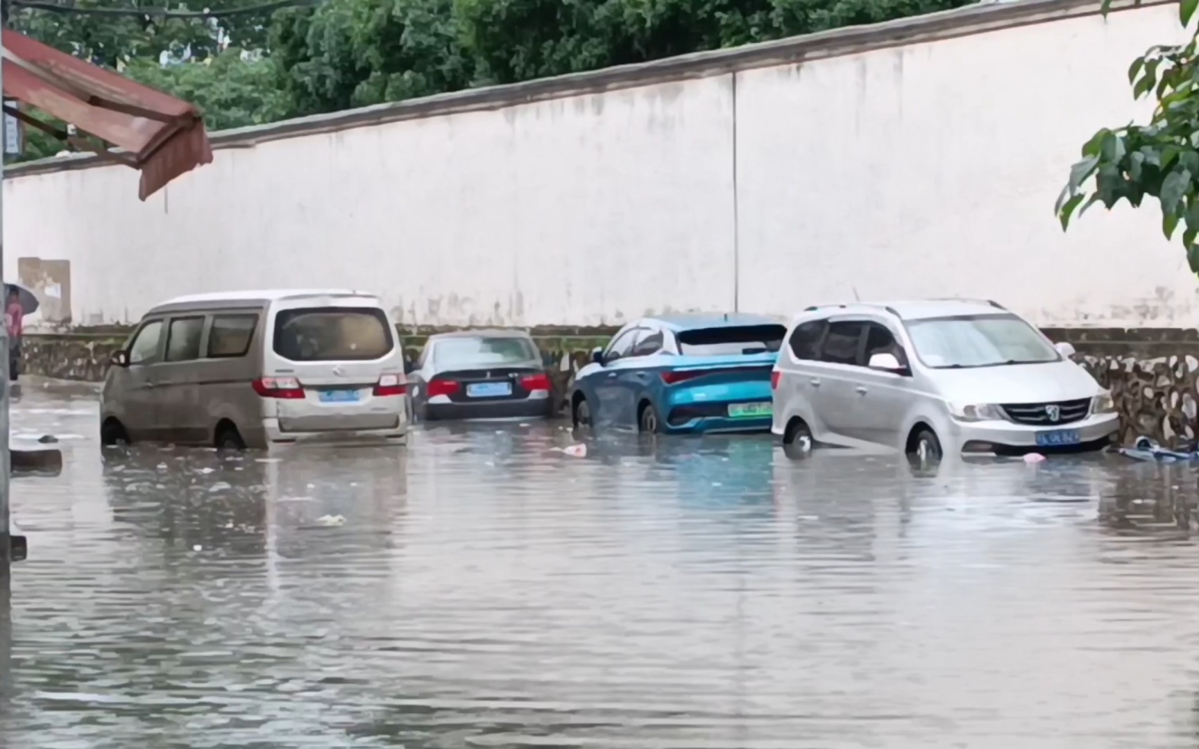 【手机记录】20230522:夜里暴雨,桂林市区内涝开启“看海”模式,不知道会抛锚多少辆车哔哩哔哩bilibili