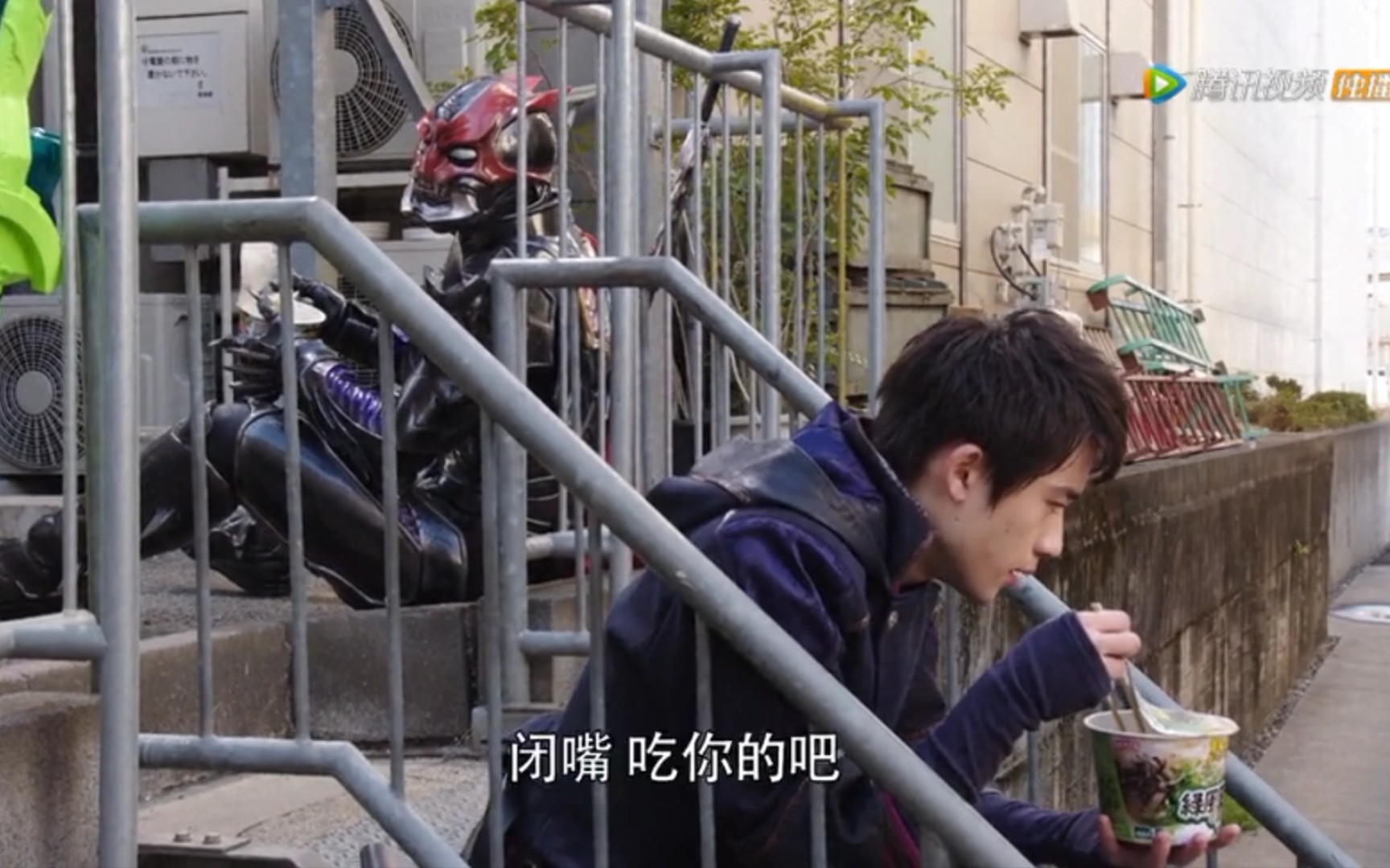 天灾也在吃泡面了果然是令和地狱兄贵