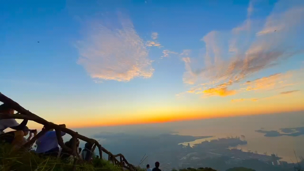 夜爬梧桐山,看日出.