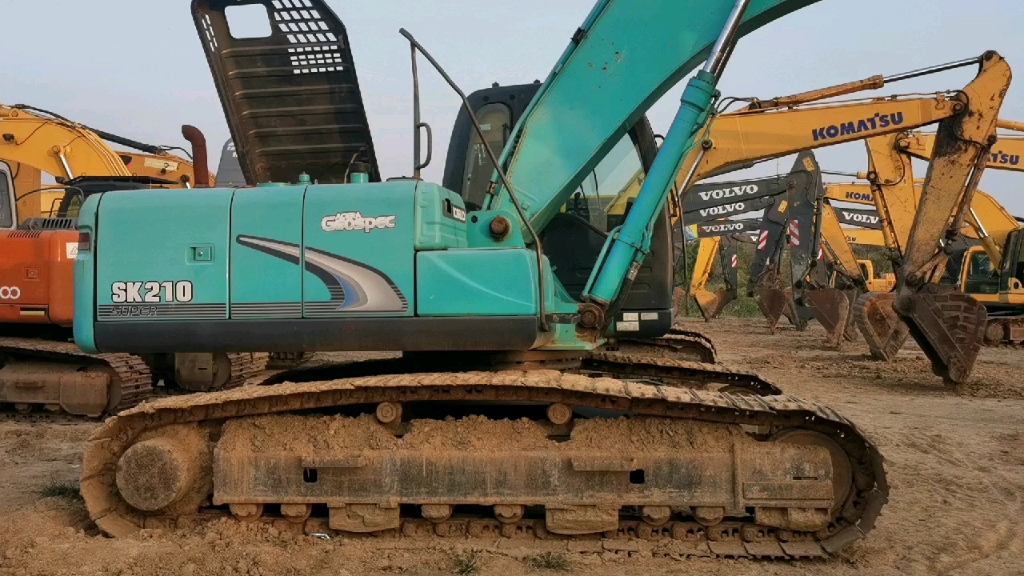 神钢210二手挖掘机来啦想了解这款机型的朋友注意收藏了