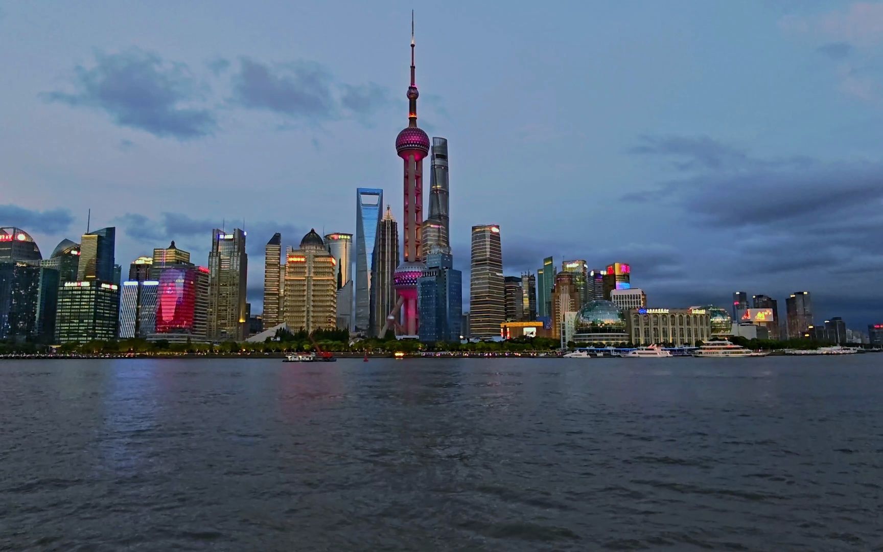北外滩世界会客厅前平台拍陆家嘴,外滩夜景