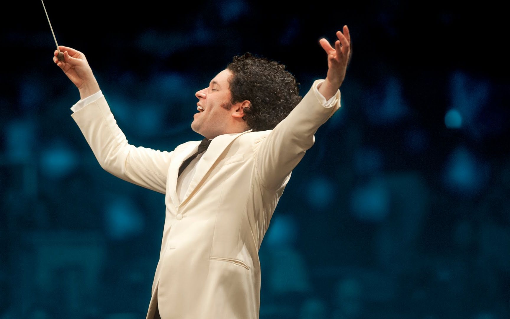 [图]威尔第《安魂曲》2013年杜达梅尔指挥 Dudamel Conducts the Verdi Requiem at the Hollywood Bowl