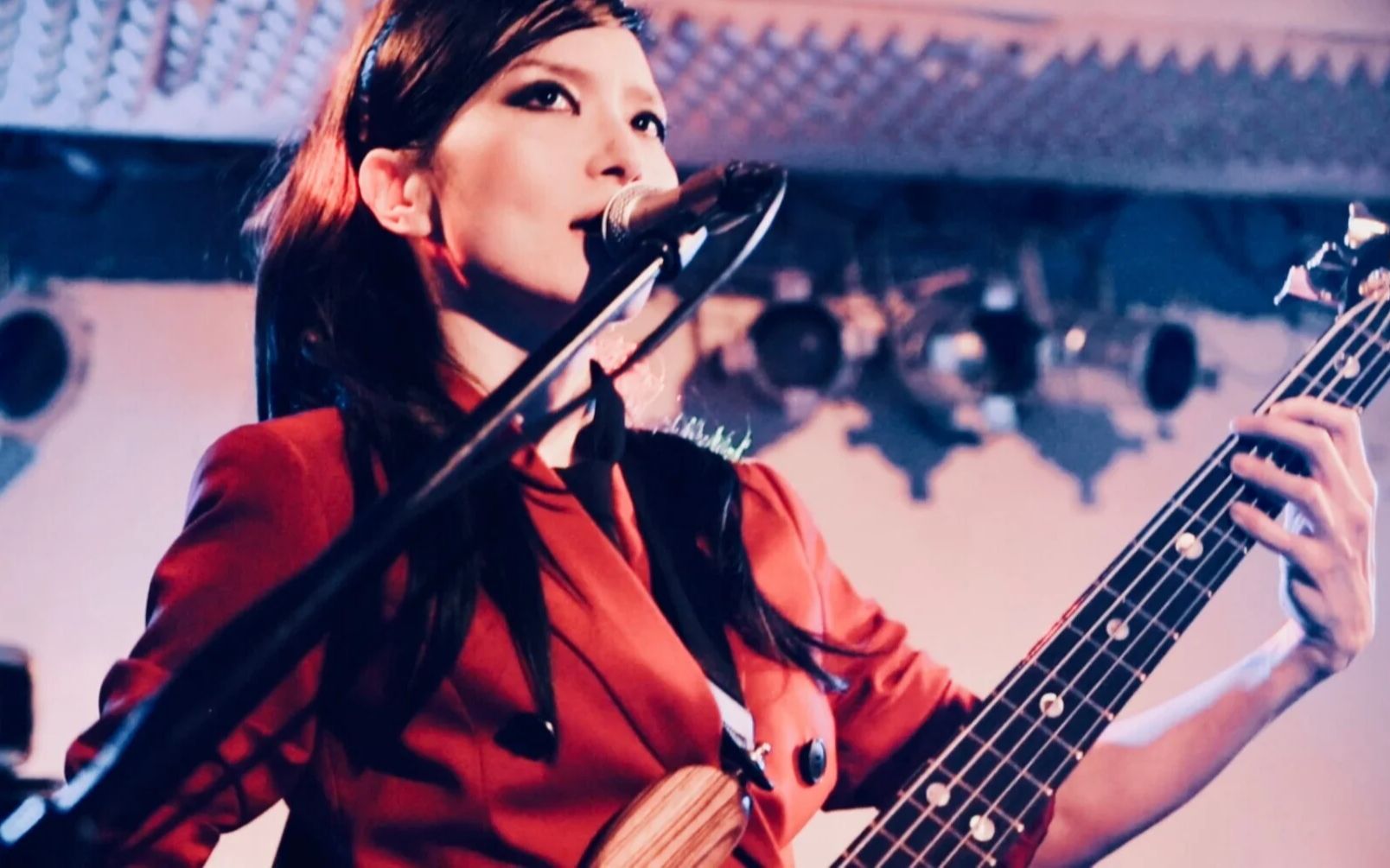 【贝斯弹唱】日本技术流女贝斯手kiyoshi - fossil